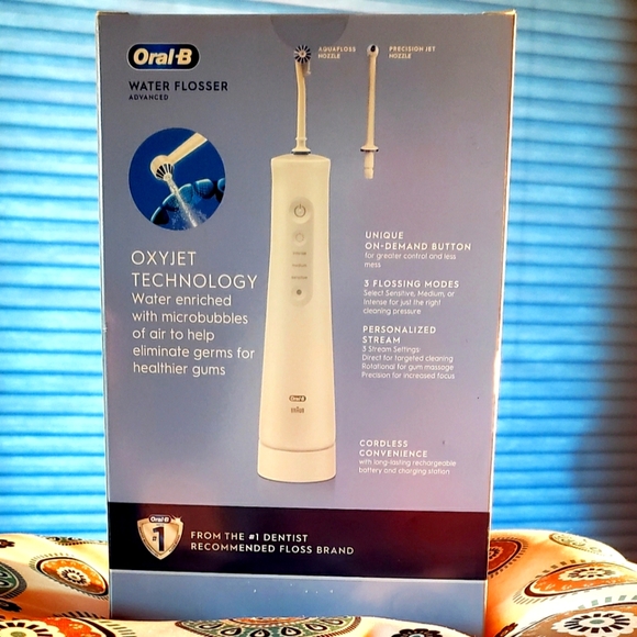 ORAL-B Water Flosser Advanced Portable Oral Irrigator Handle with 2 Nozzles -NIB - Picture 7 of 11